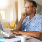Digitale QM-Beratung für die Umsetzung der ISO 9001:2015 geschaeftsmann-im-home-office