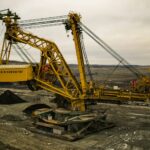 Honorarzonen der HOAI verstehen Ein Kran, der auf einer Baustelle steht